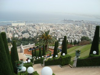 Grădinile Bahai şi panorama oraşului Haifa - Israel