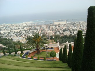 Grădinile Bahai şi panorama oraşului Haifa - Israel