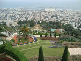 Grădinile Bahai şi panorama oraşului Haifa - Israel