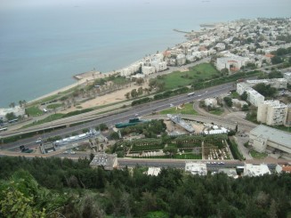 Grădinile Bahai şi panorama oraşului Haifa - Israel
