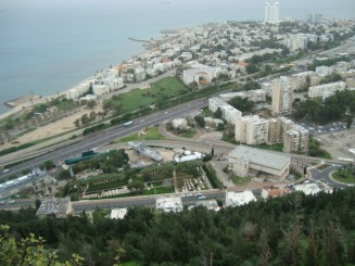 Grădinile Bahai şi panorama oraşului Haifa - Israel