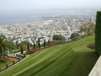 Grădinile Bahai şi panorama oraşului Haifa - Israel
