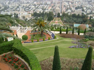 Grădinile Bahai şi panorama oraşului Haifa - Israel