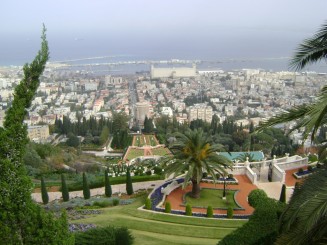 Grădinile Bahai şi panorama oraşului Haifa - Israel