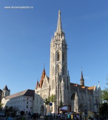 Cetate, Biserica Matyas (in dreapta e Bastionul Pescarilor)