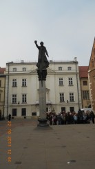 Piateta din fata celor duoa biserici