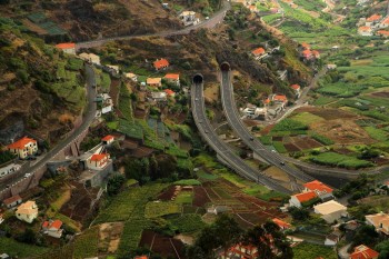 Via rapida - autostrada din Madeira - este free , adica taxele le achita proprietarii de masini. 