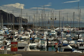 Funchal - zona port de vizavi de centru. Zona de promenada de unde luati barcute pentru mici plimbari in zona