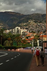 Spre finalul strazii Monumental din Funchal