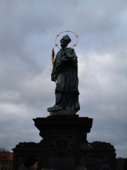 Praga - statuie pe  Podul Carol