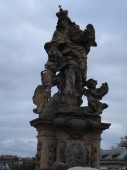 Praga - statuie pe  Podul Carol