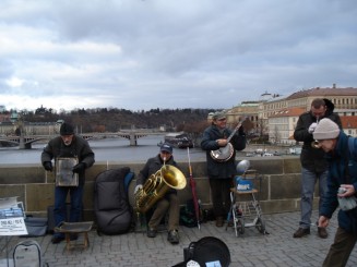 Praga - artisit  pe  Podul Carol