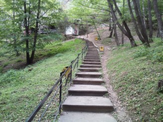 Urcusul spre pestera.