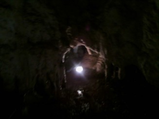 Labirint in pestera.Se circula  in ,,mersul piticului``.