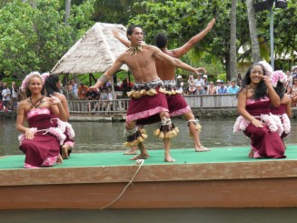 Hawaii,dansuri specifice insulelor polineziene