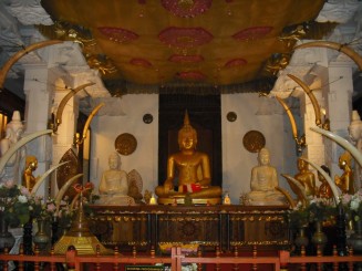 Acesta este un Buddha cu infatisare tailandeza