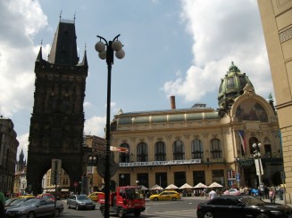 Praga Nove Mesto-Turnul Pulberariei si Casa Municipala