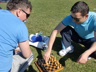 Prin cluburi, la schi, la gratare