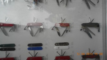 Vitrine cu produsele emblematice ale Elvetiei