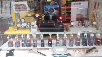 Vitrine cu produsele emblematice ale Elvetiei