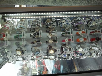 Vitrine cu produsele emblematice ale Elvetiei