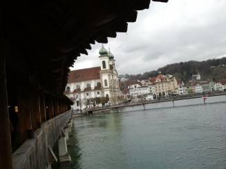 Biserica iezuitilor vazuta de pe pod
