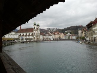 Biserica iezuitilor vazuta de pe pod