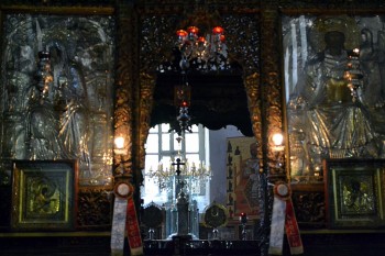 vedere interioara a altarului