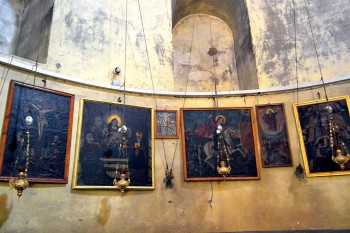 scene din viata anumitor sfinti si Isus rastignit