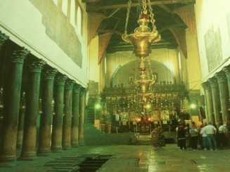 Vedere generala catre altarul ortodox