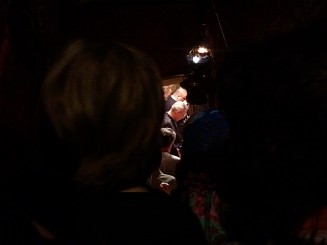 vedere prin multime a pesterii Nasterii Domnului