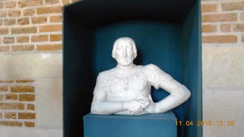 Salonul mare- bustul lui Francois I in armura