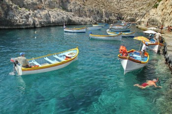 Barcute pentru Grota Albastra