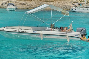 Blue Lagoon (Laguna albastra)