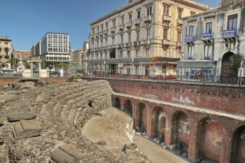 Amfiteatrul riman din Piata Stesicoro