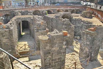 Amfiteatrul riman din Piata Stesicoro