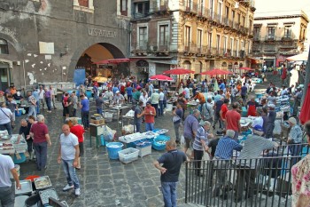 Piata de Peste, Catania