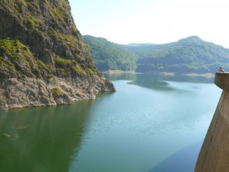 Lacul Vidraru vazut de la baraj