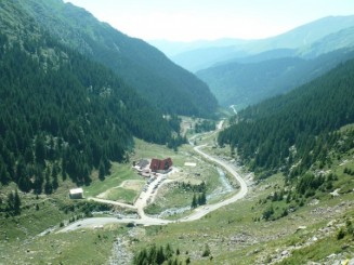 Cabana Capra din Fagrasi si vedere spre Sud