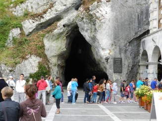 coada la care trebuie sa stai de obicei pentru a intra