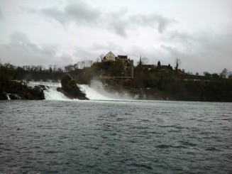 Cascada Rinului - un spectacol natural