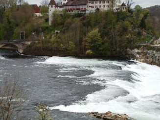 Cascada Rinului - un spectacol natural