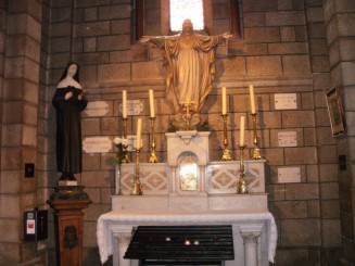 Statuie in catedrala princiara