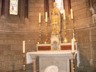 Statuie in catedrala princiara