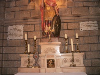Statuie in catedrala princiara