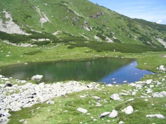 Lacul Iezer, in forma Romaniei