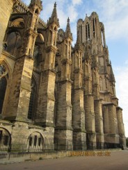 partea laterala a catedralei