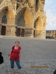 la intrare in catedrala-la ora aceea era din pacate inchis