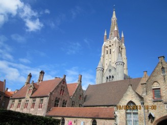 se vede turnul Bis. Sf Maria-Notre Dame