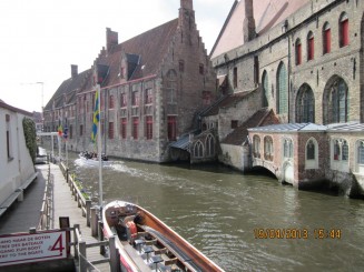 sa pornim la plimbare pe apele canalelor